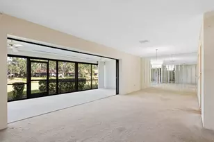 5450 Golf Pointe Dr, Sarasota, FL 34243 - Photo 9