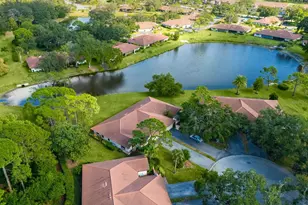 5450 Golf Pointe Dr, Sarasota, FL 34243 - Photo 3