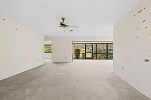 5450 Golf Pointe Dr, Sarasota, FL 34243 - Photo 7