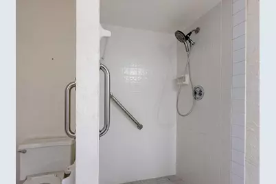 5450 Golf Pointe Drive, Sarasota, FL 34243 - Photo 23