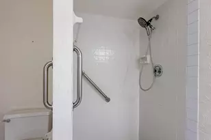 5450 Golf Pointe Dr, Sarasota, FL 34243 - Photo 23