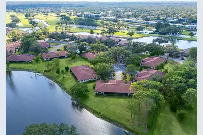 5450 Golf Pointe Drive, Sarasota, FL 34243 - Photo 37