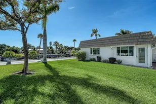 2657 Riverbluff Pkwy, Sarasota, FL 34231 - Photo 25