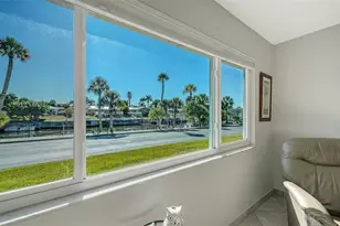 2657 Riverbluff Pkwy, Sarasota, FL 34231 - Photo 9