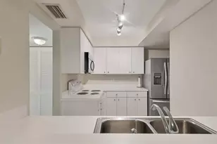 2121 Wood St, Sarasota, FL 34237 - Photo 11