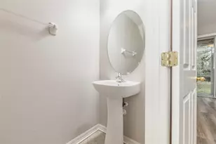 1125 Grantham Dr, Sarasota, FL 34234 - Photo 11