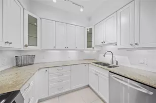 1800 Benjamin Franklin Dr, Sarasota, FL 34236 - Photo 9