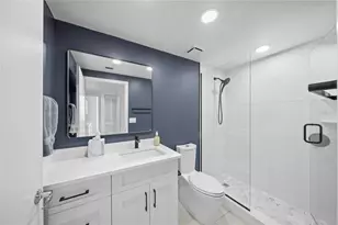 1800 Benjamin Franklin Dr, Sarasota, FL 34236 - Photo 29