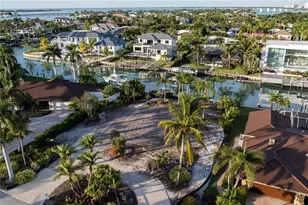 526 N Spoonbill Dr, Sarasota, FL 34236 - Photo 1