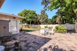 3621 Glen Ridge Ln, Sarasota, FL 34233 - Photo 25
