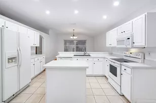 295 Fareham Dr, Venice, FL 34293 - Photo 13