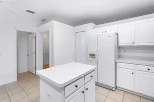 295 Fareham Dr, Venice, FL 34293 - Photo 15