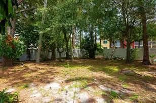 2740 Bruce Ln, Sarasota, FL 34237 - Photo 29