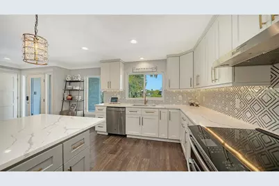 1050 Bogey Lane, Longboat Key, FL 34228 - Photo 13