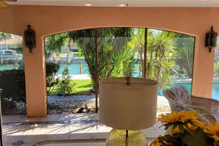 638 S Owl Dr, Sarasota, FL 34236 - Photo 9