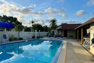 1100 E Bay Dr, Largo, FL 33770 - Photo 31