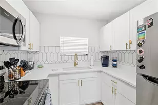 3011 6th St, Sarasota, FL 34237 - Photo 13