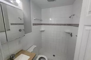 109 21st St NE, Bradenton, FL 34208 - Photo 5