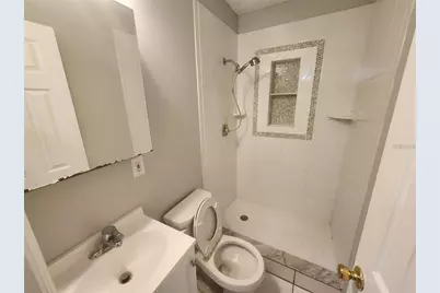 109 21st Street NE, Bradenton, FL 34208 - Photo 3