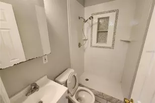 109 21st St NE, Bradenton, FL 34208 - Photo 3