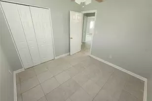 109 21st St NE, Bradenton, FL 34208 - Photo 9