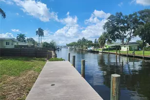 109 21st St NE, Bradenton, FL 34208 - Photo 9