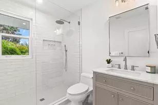 1051 Indian Beach Dr, Sarasota, FL 34234 - Photo 13