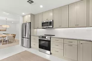 1051 Indian Beach Dr, Sarasota, FL 34234 - Photo 11