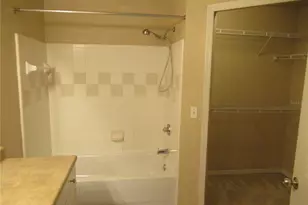 5601 Rosehill Rd, Sarasota, FL 34233 - Photo 9