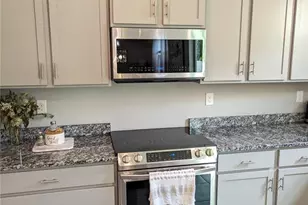 9235 Freedom Hill Dr, Seffner, FL 33584 - Photo 9