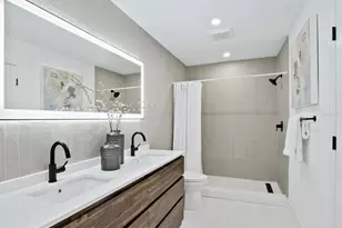 749 Tropical Cir, Sarasota, FL 34242 - Photo 23