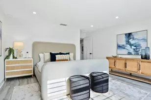 749 Tropical Cir, Sarasota, FL 34242 - Photo 17