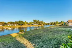 3823 Glen Oaks Dr E, Sarasota, FL 34232 - Photo 27