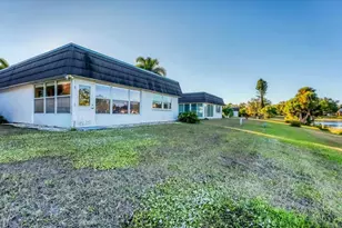 3823 Glen Oaks Dr E, Sarasota, FL 34232 - Photo 27