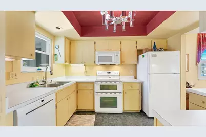 3823 Glen Oaks Drive E #83, Sarasota, FL 34232 - Photo 9