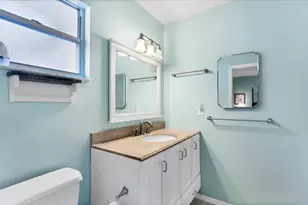 3823 Glen Oaks Dr E, Sarasota, FL 34232 - Photo 19