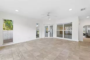 218 Catalan Blvd NE, Saint Petersburg, FL 33704 - Photo 5