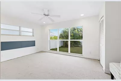 218 Catalan Boulevard NE, Saint Petersburg, FL 33704 - Photo 9