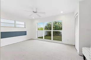 218 Catalan Blvd NE, Saint Petersburg, FL 33704 - Photo 9