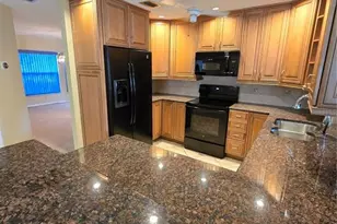 4836 79th Avenue Plaza E, Sarasota, FL 34243 - Photo 13