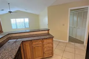 4836 79th Avenue Plaza E, Sarasota, FL 34243 - Photo 9