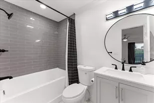 3348 Ramblewood Pl, Sarasota, FL 34237 - Photo 19