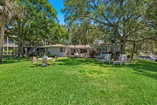 1542 Gulfview Dr, Sarasota, FL 34236 - Photo 39