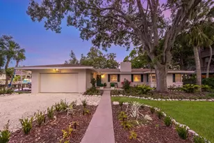 1542 Gulfview Dr, Sarasota, FL 34236 - Photo 45