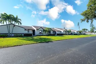 5903 36th Ave Cir W, Bradenton, FL 34209 - Photo 3