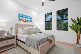 1915 Tulip Dr, Sarasota, FL 34239 - Photo 37