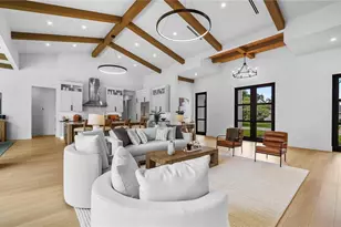 1915 Tulip Dr, Sarasota, FL 34239 - Photo 9