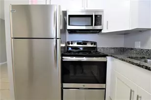 3001 Bee Ridge Rd, Sarasota, FL 34239 - Photo 3