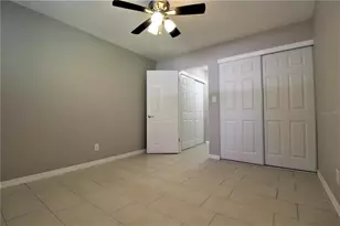 3001 Bee Ridge Rd, Sarasota, FL 34239 - Photo 9