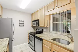 3365 Ramblewood Dr N, Sarasota, FL 34237 - Photo 7
